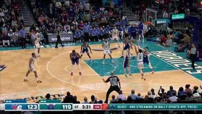 [Highlight] Hornets ball movements leads to Oubre hitting his 6 3 of the night.
