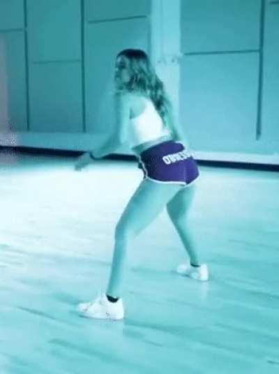 Addison rae bouncing that ass