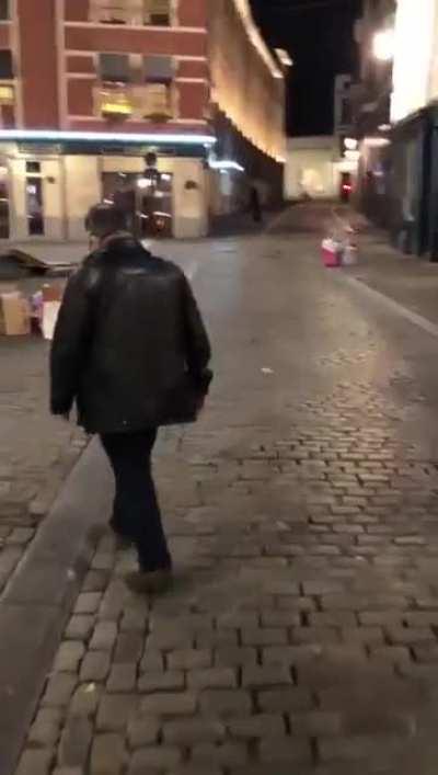 Paulo Rangel a representar Portugal em Bruxelas, bêbado que nem um cacho