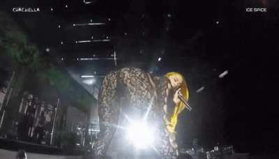 The way she does it my lord 😫