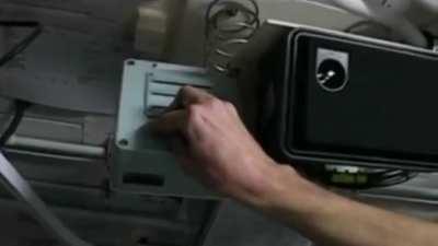 Australian submarine alerts American destroyer it spotted it during a war game by playing “land down under” for it.