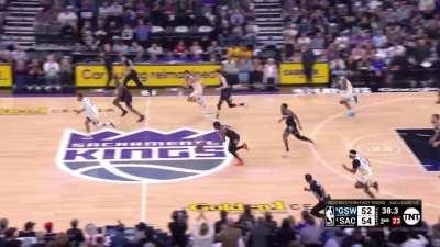 [Highlight] Harrison Barnes explodes on Klay Thompson again in a man’s league after Curry turns the ball over