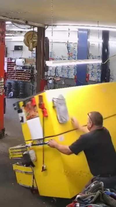 How you got a toolbox that big and not know how to move it?