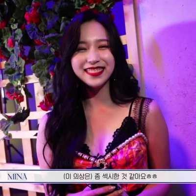 210615 - Mina smile + sending a kiss
