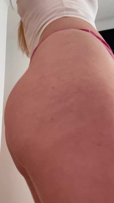 Tiny body but plump pussy