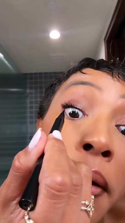 Showing off that beautiful face 💫