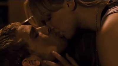 Jennifer Lawrence Kissing 
