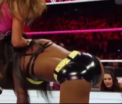 Naomis juicy ass