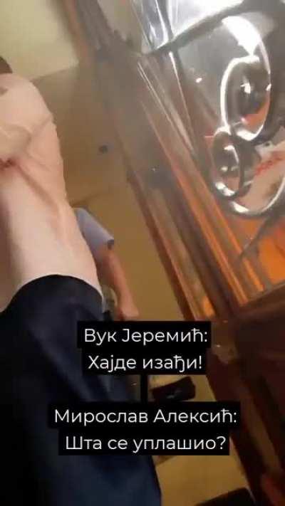 Obračun u Predsedništvu ali sa attack on Titan muzikom u pozadini