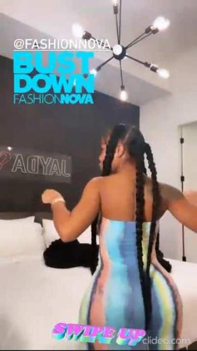 It's how that ass is filling up that dress 🍑