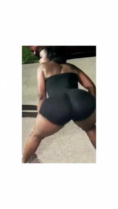 She back on Twitter@nautie5