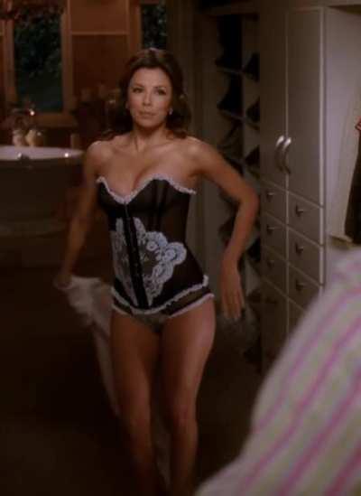 Eva Longoria is one hot milf.