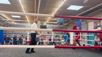 How to deal with an opponent that keeps on pushing forwards??