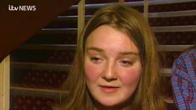 Em 1994 uma garota de 19 anos, chamada Liz Truss, fala em uma reportagem que a monarquia era uma desgraça. 28 anos depois da reportagem ela é eleita Primeira Ministra. Um dia após encontrar a Rainha, a Rainha morre. As coincidências da vida.