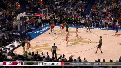 [Highlight] Larry Nance with the beautiful baseline bounce pass to Jordan Hawkins for the 3!