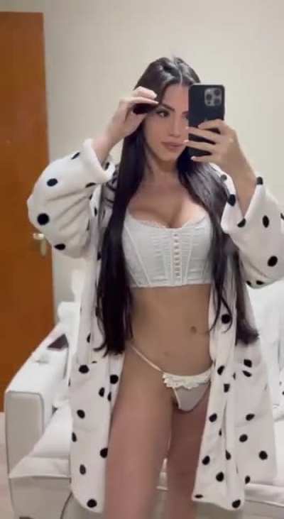 Are u straight or would u fuck me? btw i would be glad if u follow my friend on IG for more of her spicy content. Link is in the comments