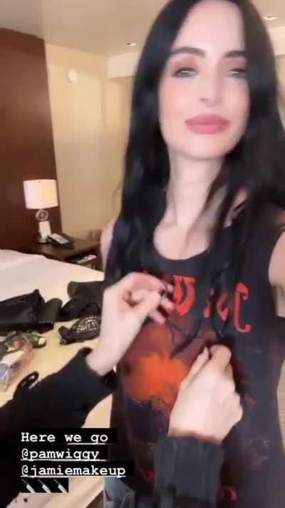 Krysten looking gorgeous as always... 