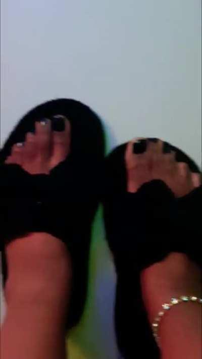 What did you wear to bed last night babe? These slippers are soft and comfy like me. Love them! DMs welcome!