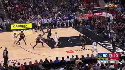 [Highlight] Jordan Poole with an exquisite dime to Donte!