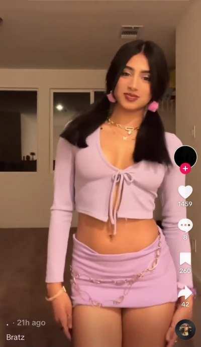 I don’t know what her name is but she is fine as helll