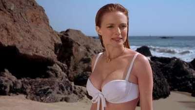 Heather Graham's bikini plot in Austin Powers: The Spy Who Shagged Me