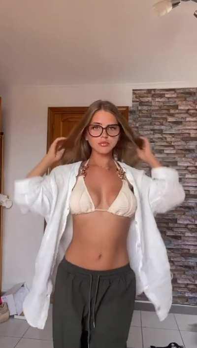 I love guys who eat cute beauties