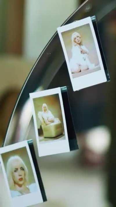 Can we just stand back and look at how stunning she looks here!