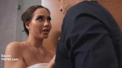 [BrazzersExxtra] Desiree Dulce & Gianna Dior (Love Is Blindfolded with Xander Corvus)