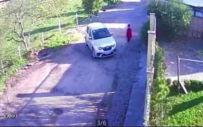 Dad thought his son got in the car when taking him to school & promptly drove off.