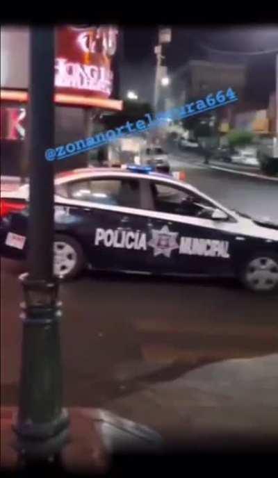 Cops see cartel lighting taco stand on fire and drive off