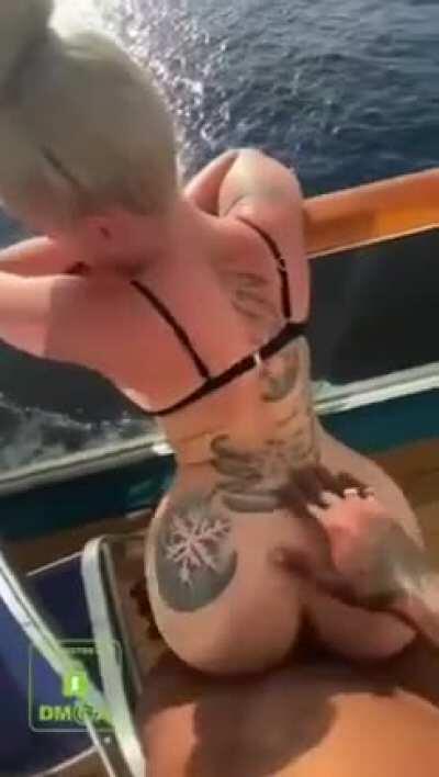 Fucking beautiful ass by a sunny day