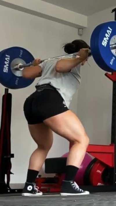 pause squats with Kiki Vhyce