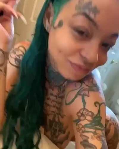 We need to see her fully naked