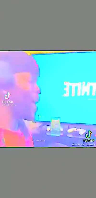 He has found fortnite😳