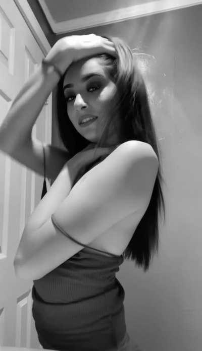 Lonely and playful, some got any ideas? 😏 (19F)