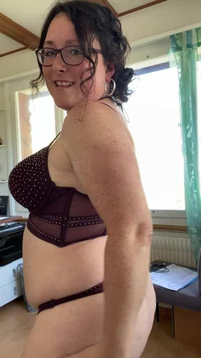 Feeling a little extra h0rny today, wanna play with me?