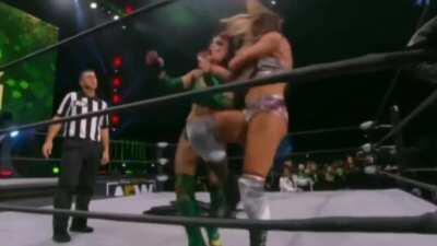 Meanwhile on Dynamite: Britt Baker vs Thunder Rosa. Holy shit!