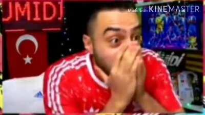 Odamda rastgele bir yere yumruk atarım. En güçlü cine vurduğumu ve kavga çıkarttığımı gören diğer cinler: