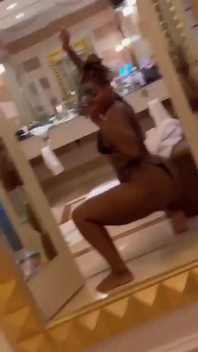 Bodyy 😍🔥 (@aniibunnii) 