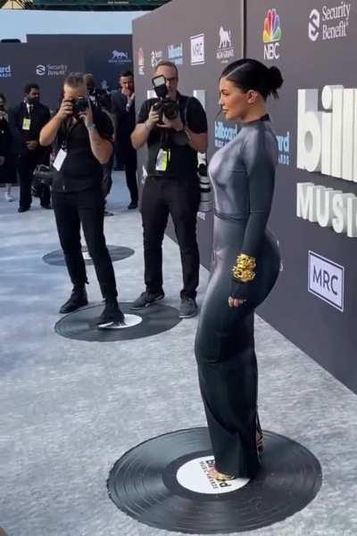 Kylie’s figure at the BBMAS