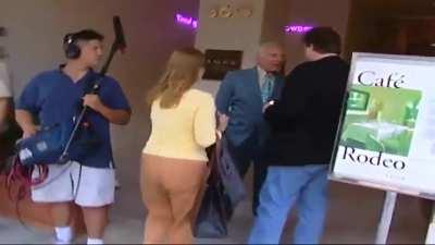 Moon landing denier goes upto former astronaut Buzz Aldrin and starts harassing him, ends up getting punched in the face.