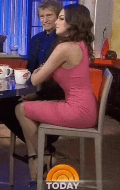Elizabeth Gillies is so thicc.