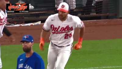 [Highlight] Anthony Santander hits his 24th home run of the season to tie the game at 2-2!