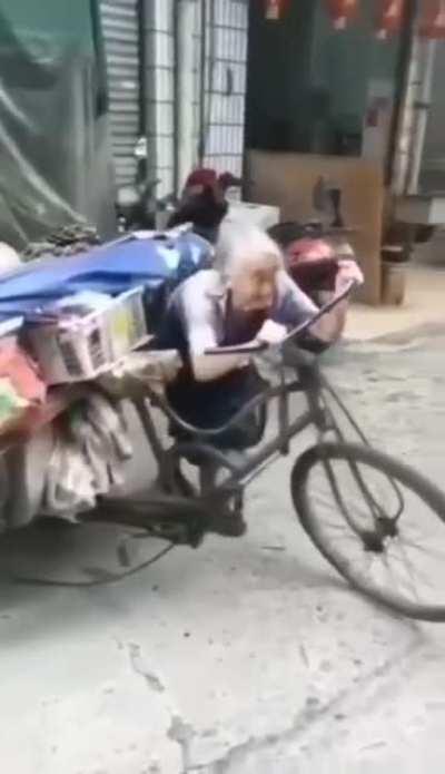 破防了,越南是一个多么残酷的社会啊😭