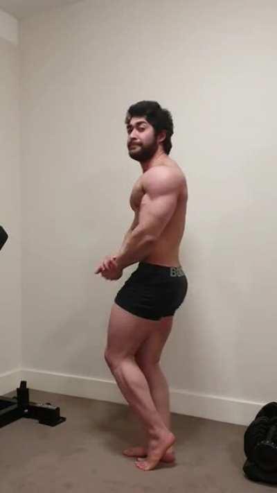 9 weeks out 5'7 23yo Posing Practice