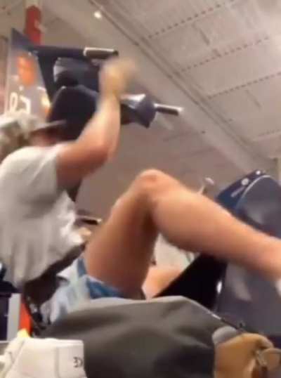 Locking his knee while lifting heavy weights