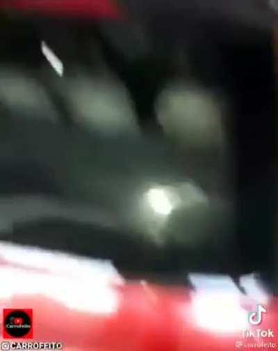 pelo menos nunca vai ficar perdido