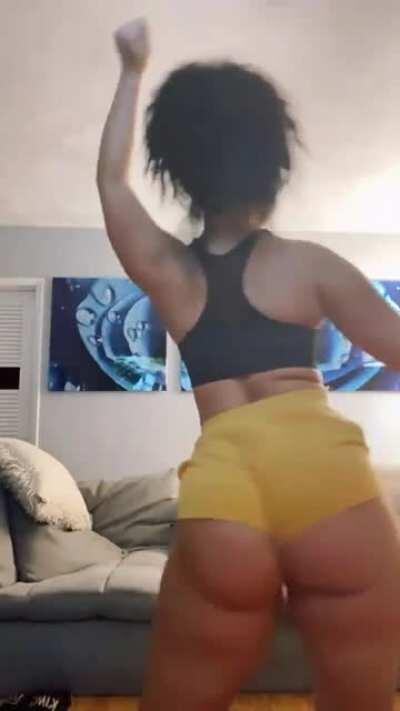 12 min of ass ✊🏾