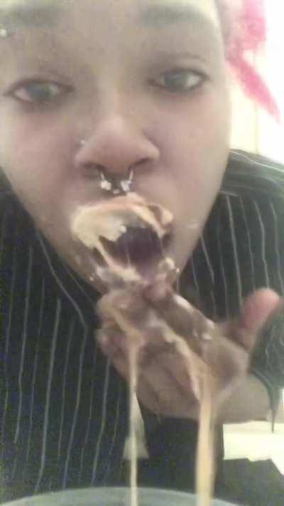 i love playing with my puke 😩