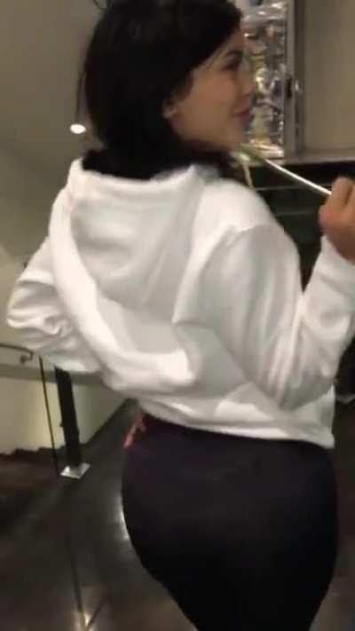 working that ass